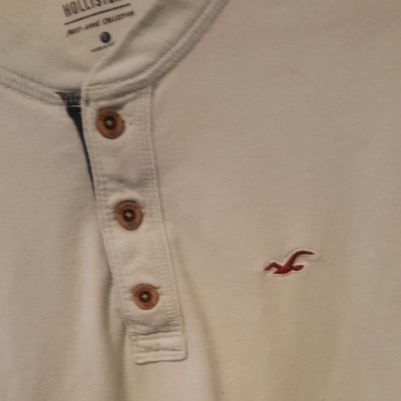 2 men's hollister tees in mint green size small. - Picture 3 of 5